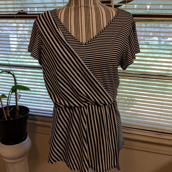 Tops - Black/white top nwt